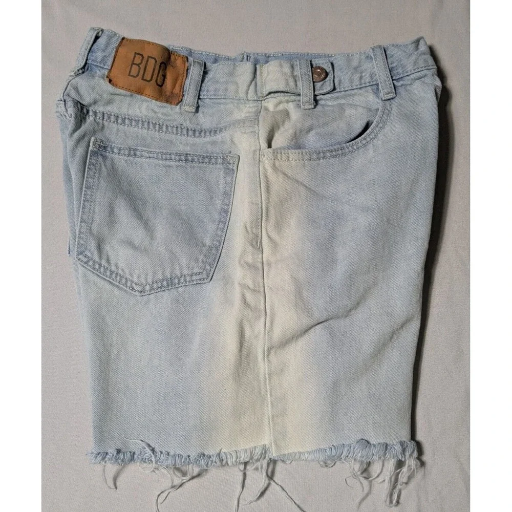 BDG URBAN OUTFITTER LONG LINE CARPENTER Women Size 27‎ Blue Dyed Denim Shorts